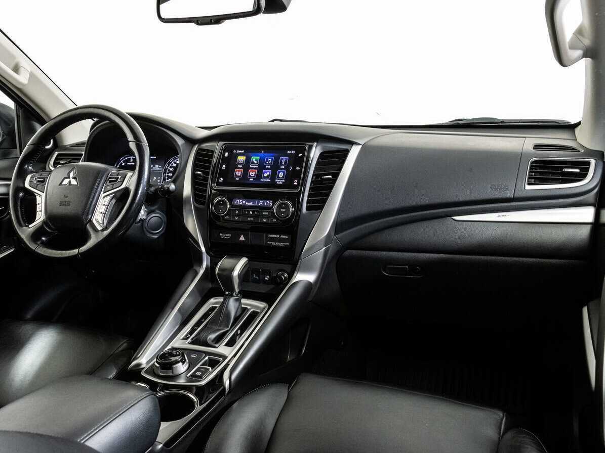 Mitsubishi Pajero Sport, 2018 Фото №7