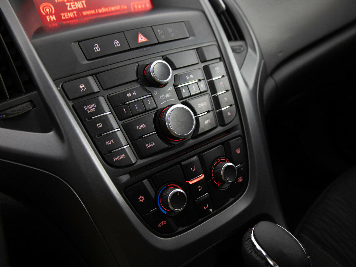 Opel Astra GTC J Рестайлинг, 2012 Фото №9