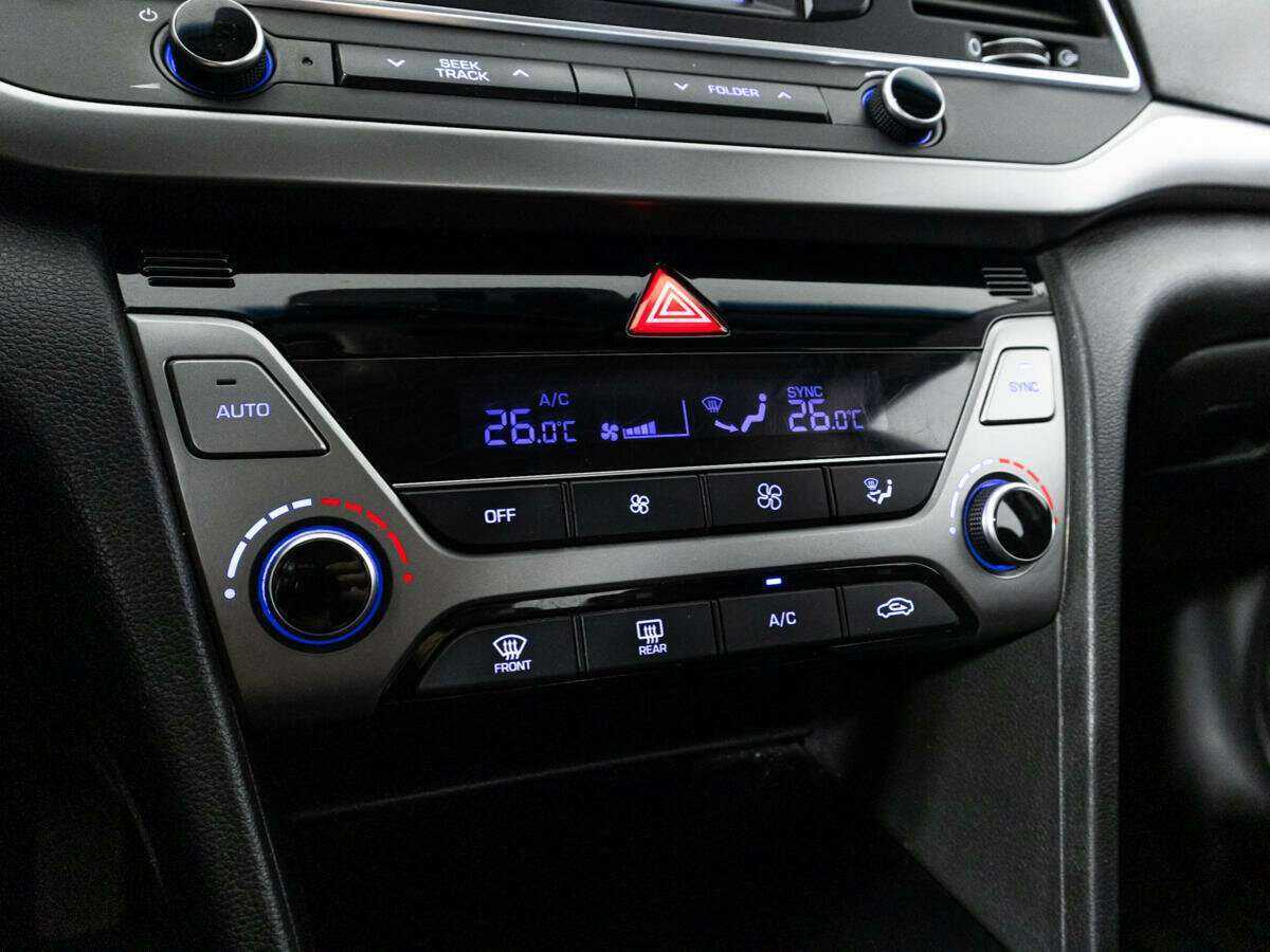 Hyundai Elantra, 2018 Фото №15