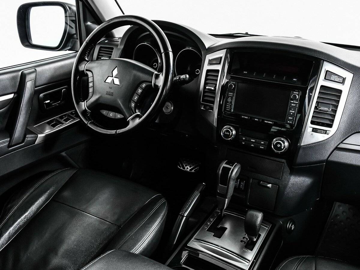 Mitsubishi Pajero, 2015 Фото №9