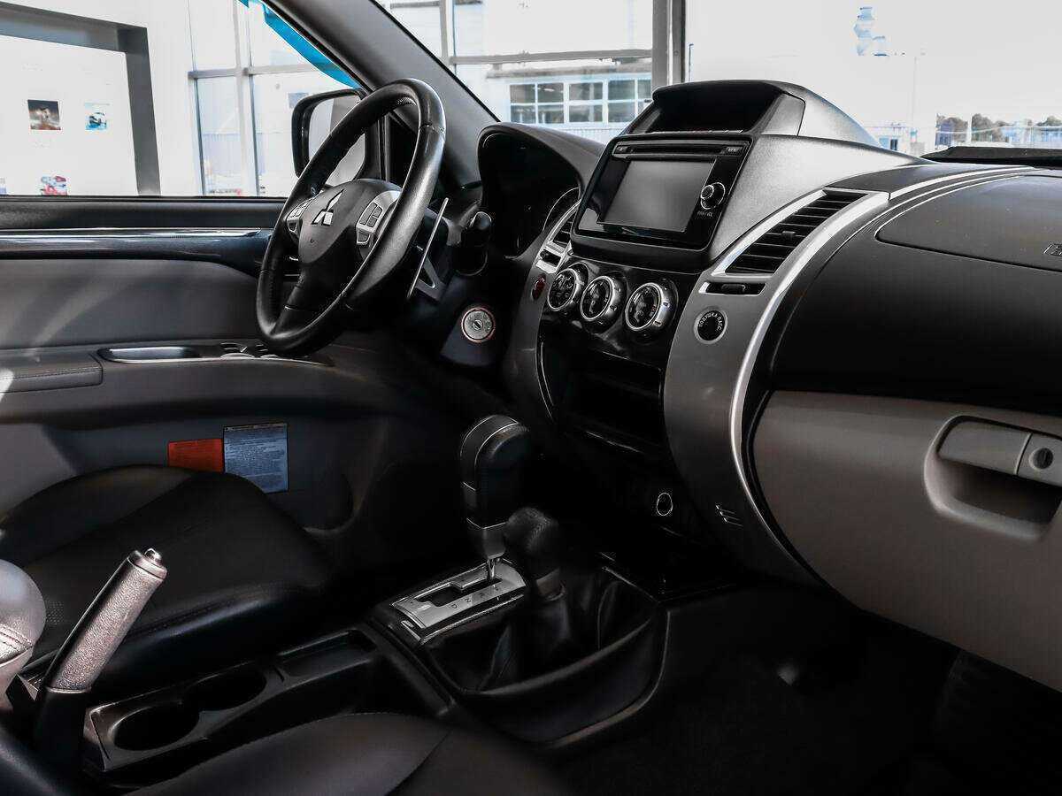 Mitsubishi Pajero Sport, 2015 Фото №12