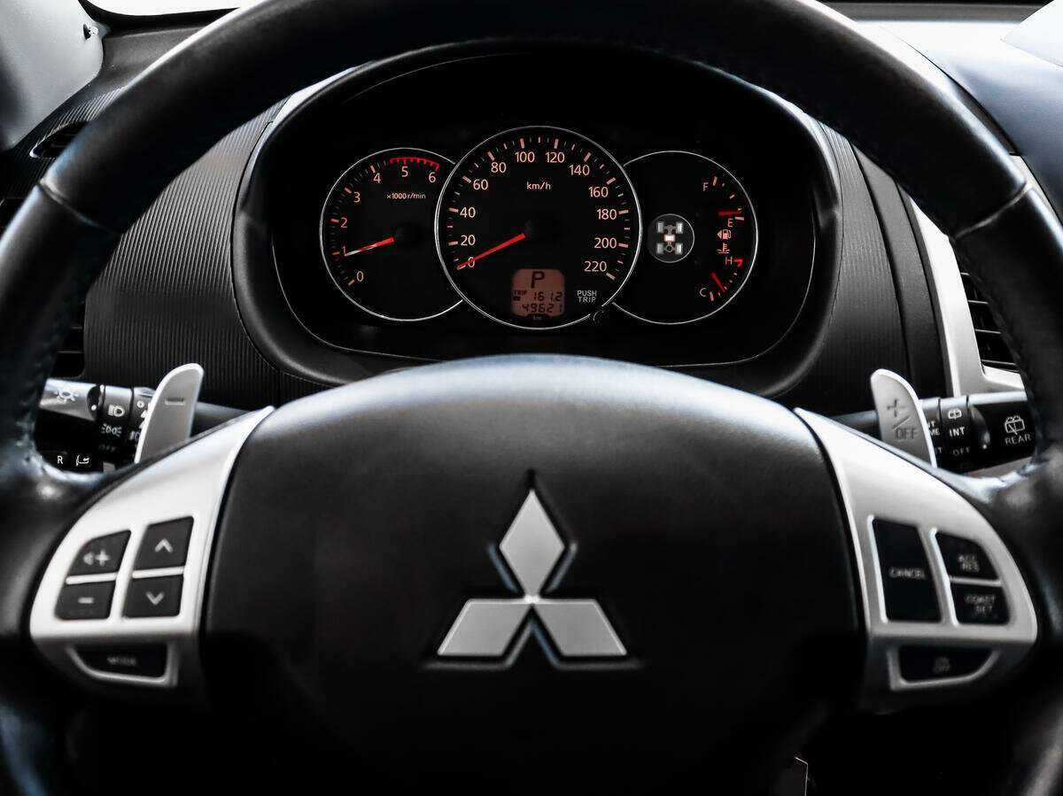 Mitsubishi Pajero Sport, 2015 Фото №18