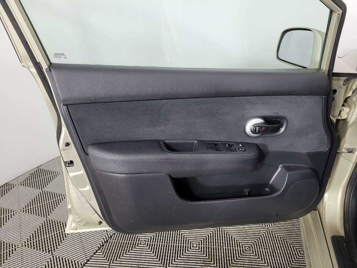 Nissan Tiida, 2013 Фото №8