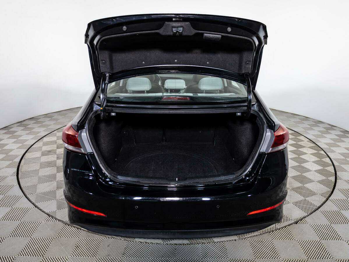 Hyundai Elantra, 2018 Фото №18