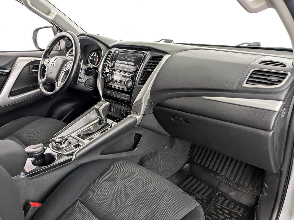 Mitsubishi Pajero Sport, 2018 Фото №11
