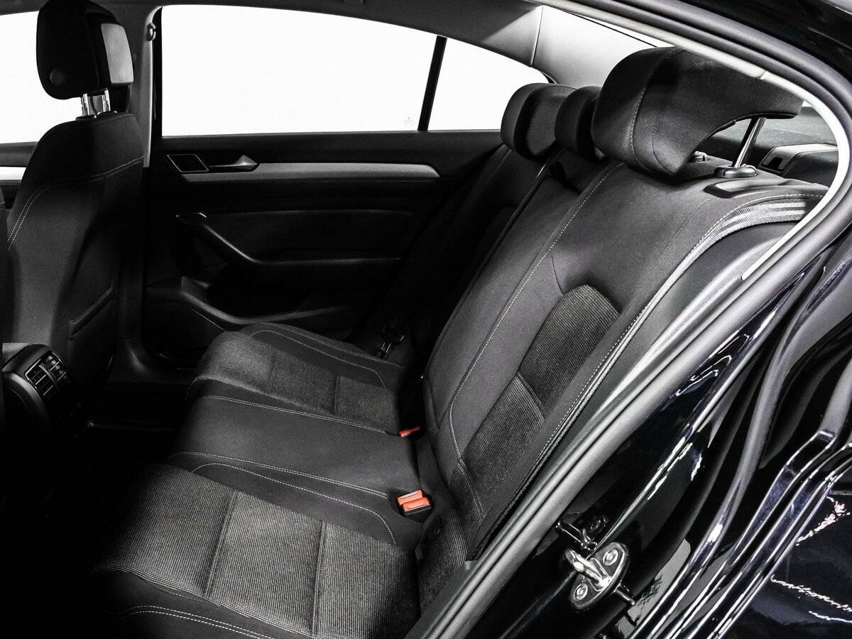 Volkswagen Passat, 2018 Фото №14