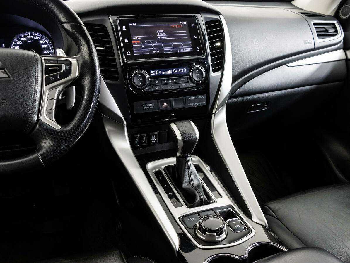 Mitsubishi Pajero Sport, 2017 Фото №10