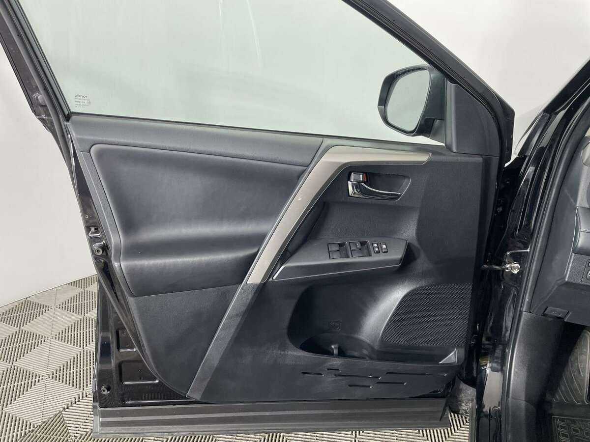 Toyota RAV4, 2018 Фото №8