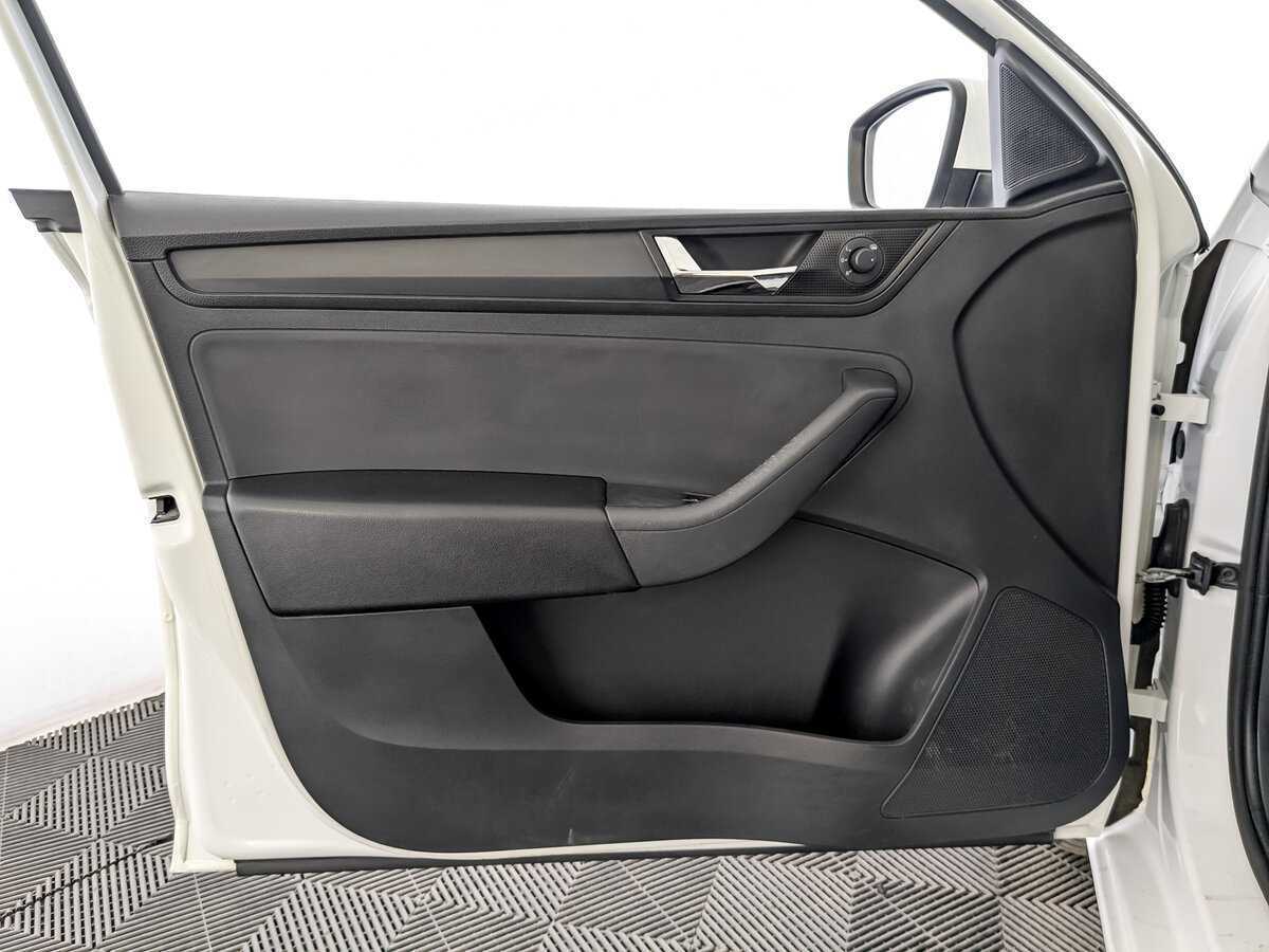 Skoda Rapid, 2017 Фото №19