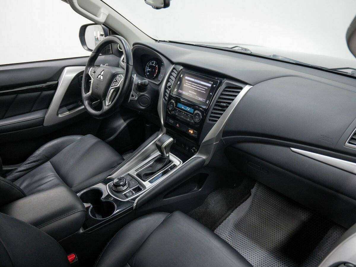 Mitsubishi Pajero Sport, 2018 Фото №8