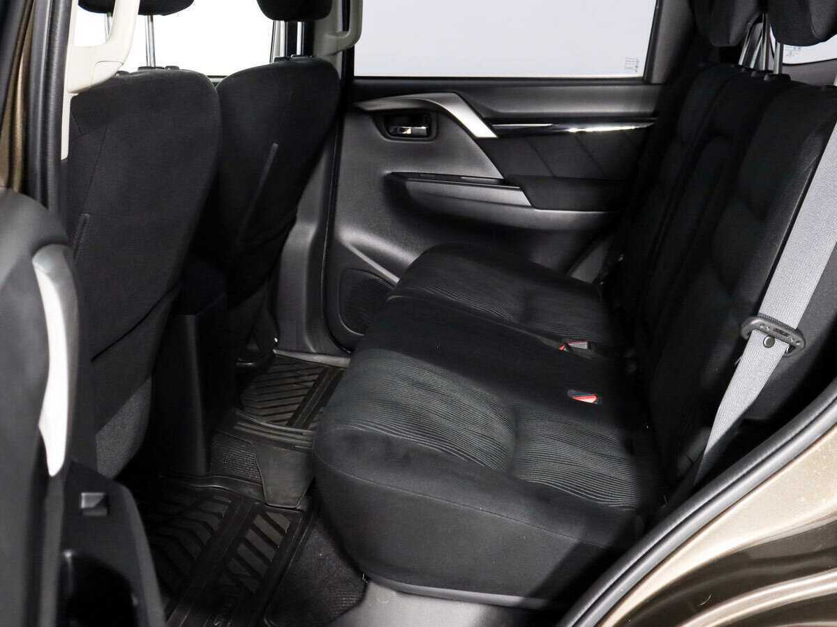 Mitsubishi Pajero Sport, 2017 Фото №12