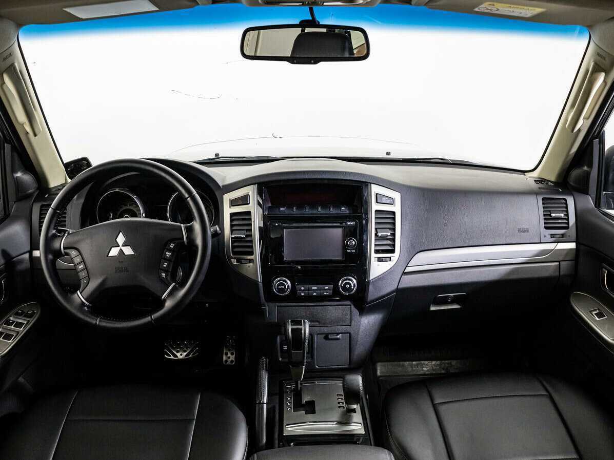 Mitsubishi Pajero, 2015 Фото №12