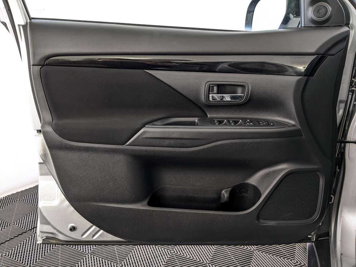 Mitsubishi Outlander, 2020 Фото №17