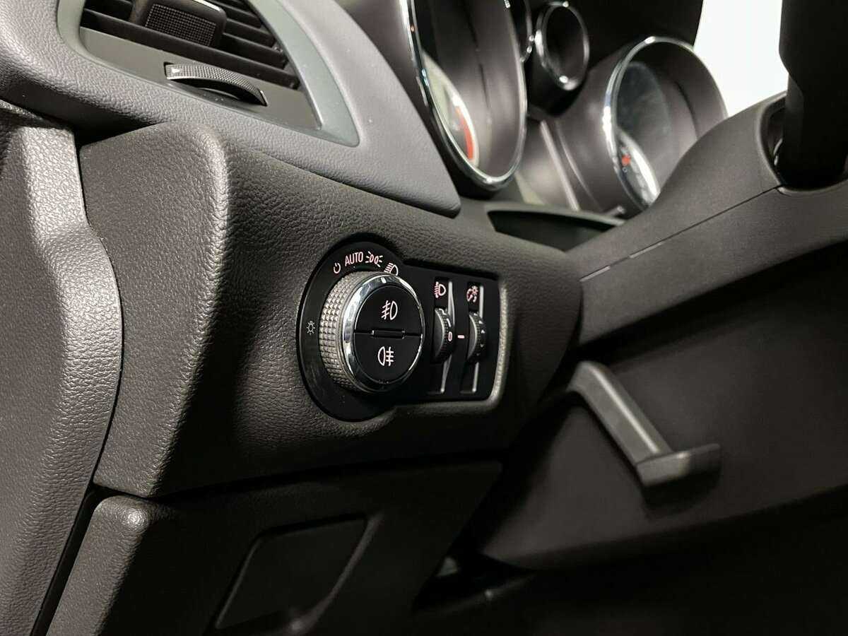 Opel Astra GTC, 2013 Фото №9