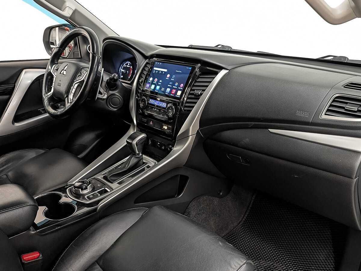 Mitsubishi Pajero Sport, 2017 Фото №11