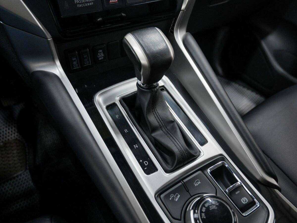 Mitsubishi Pajero Sport, 2018 Фото №17