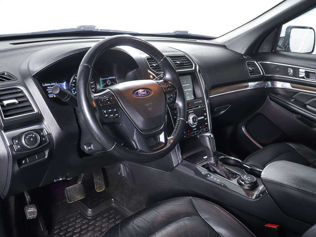 Ford Explorer, 2017 Фото №17
