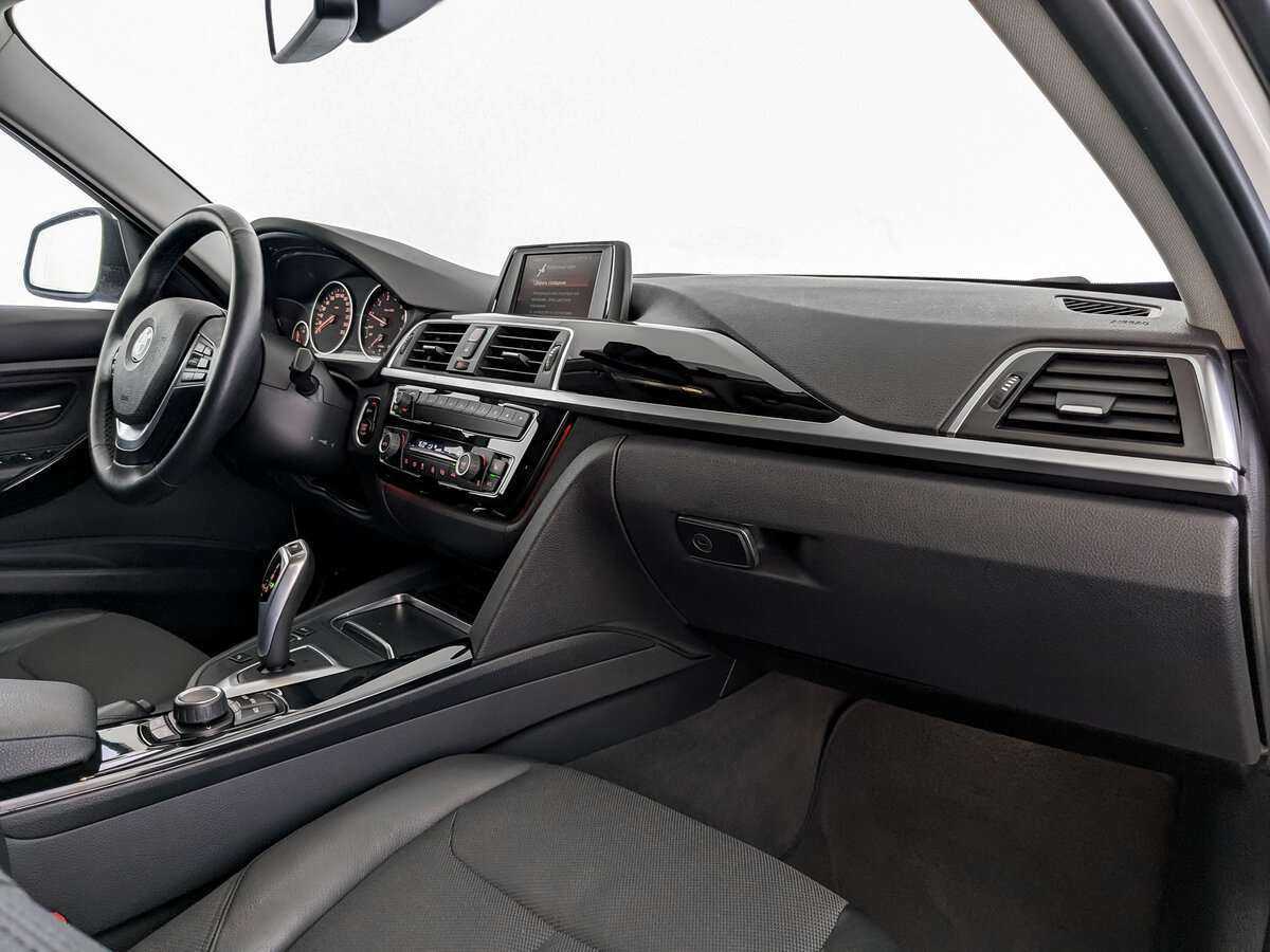BMW 3 серии 318i, 2017 Фото №9