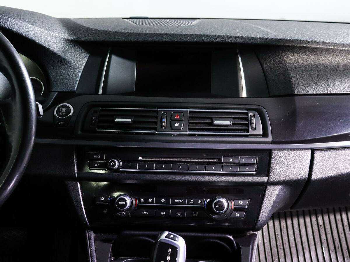 BMW 5 серии 520i, 2014 Фото №12