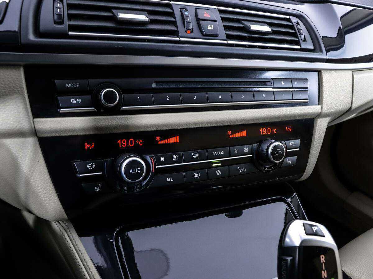 BMW 5 серии 520i, 2012 Фото №18