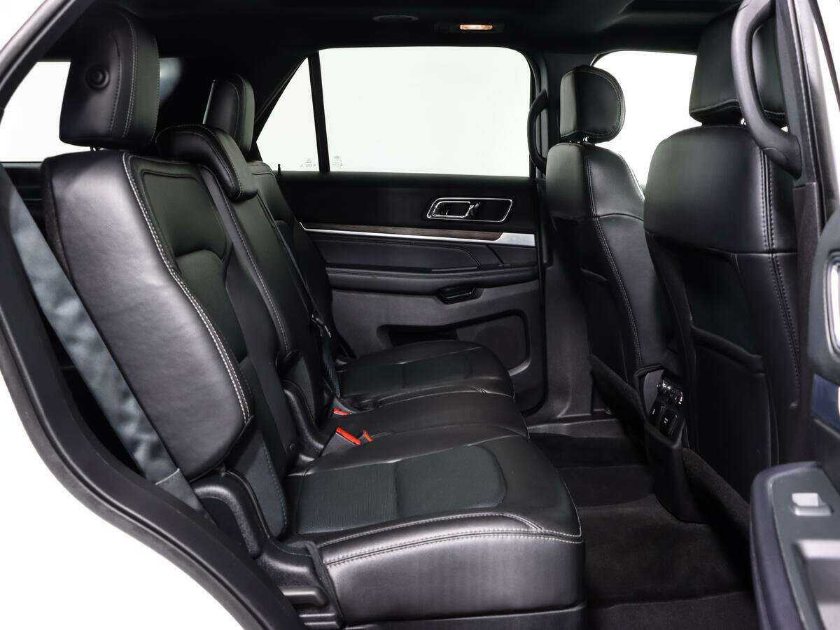 Ford Explorer, 2017 Фото №15