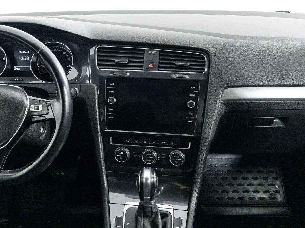 Volkswagen Golf, 2018 Фото №14