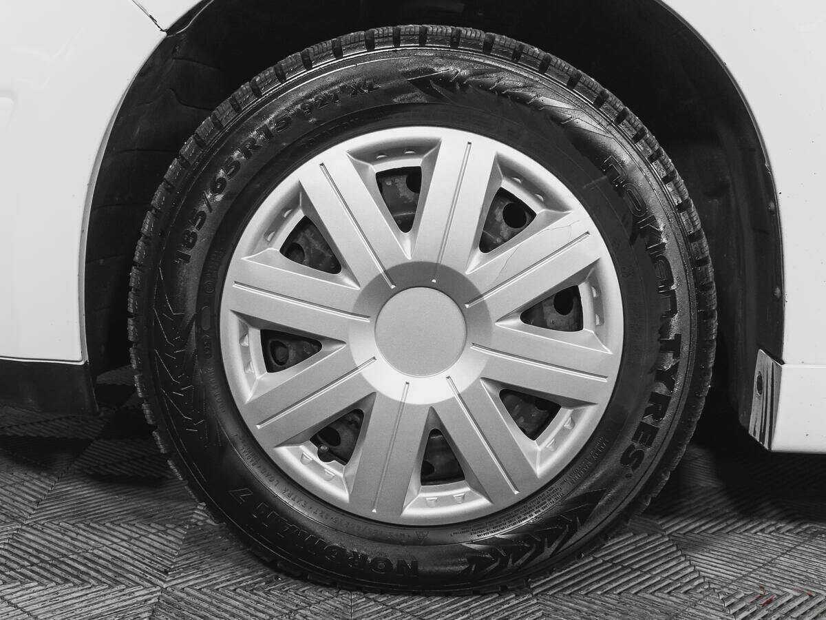 Nissan Tiida, 2013 Фото №15