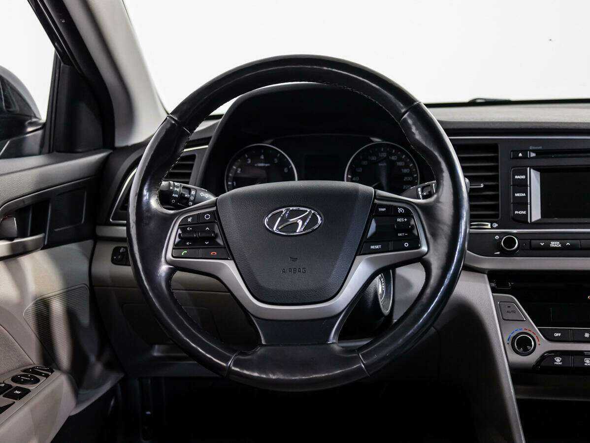 Hyundai Elantra, 2018 Фото №10