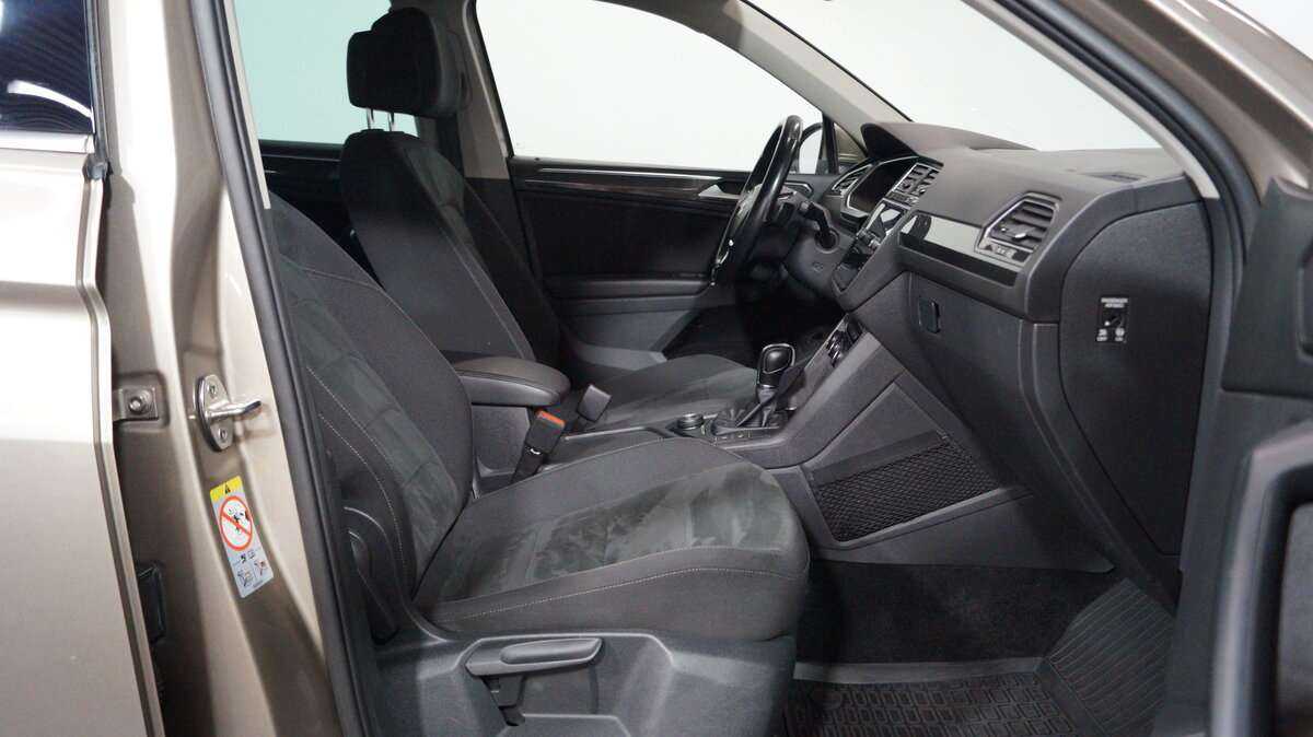 Volkswagen Tiguan, 2018 Фото №12