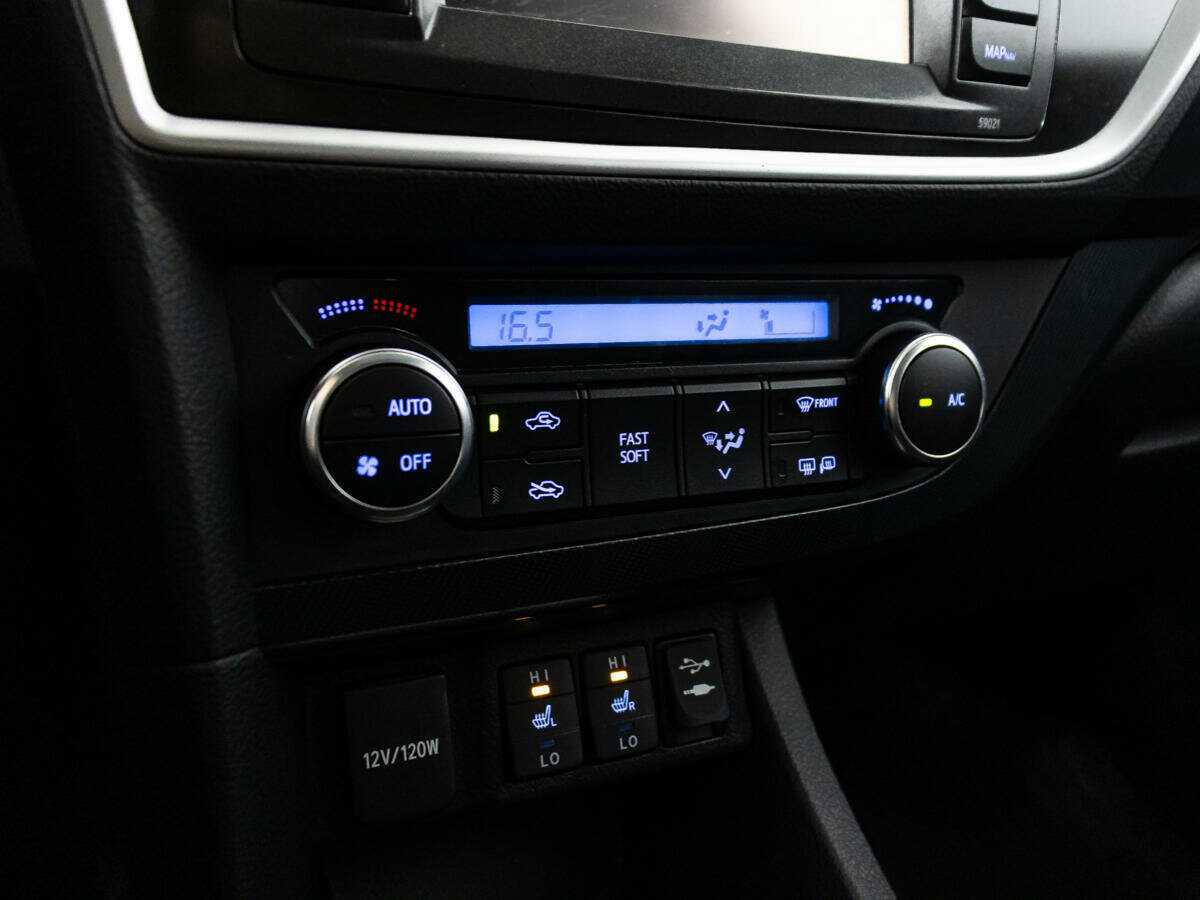 Toyota Auris, 2013 Фото №16