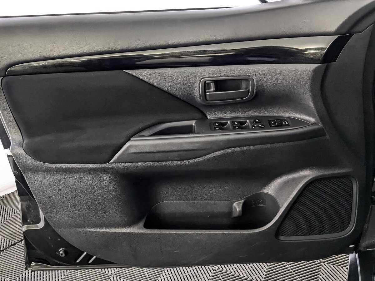 Mitsubishi Outlander, 2018 Фото №15