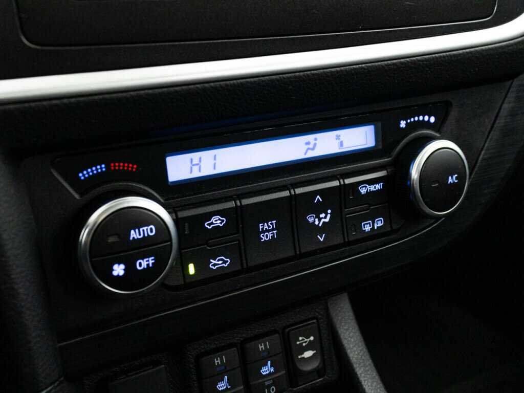 Toyota Auris, 2014 Фото №16