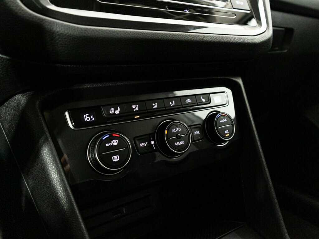 Volkswagen Tiguan, 2018 Фото №15