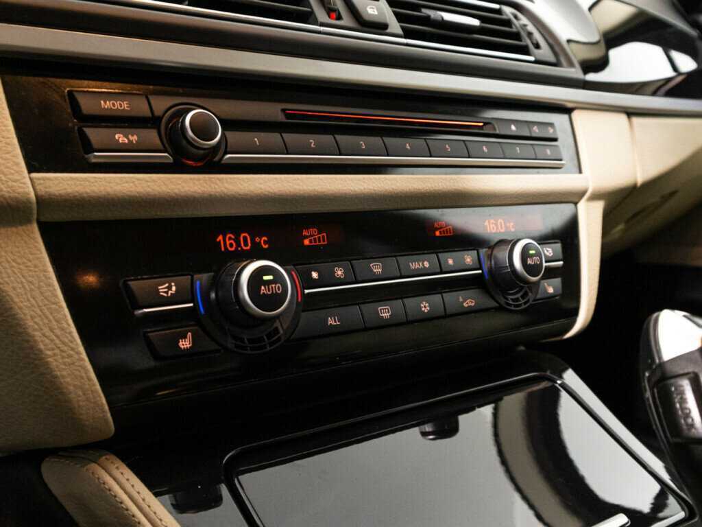 BMW 5 серии 528i, 2012 Фото №18