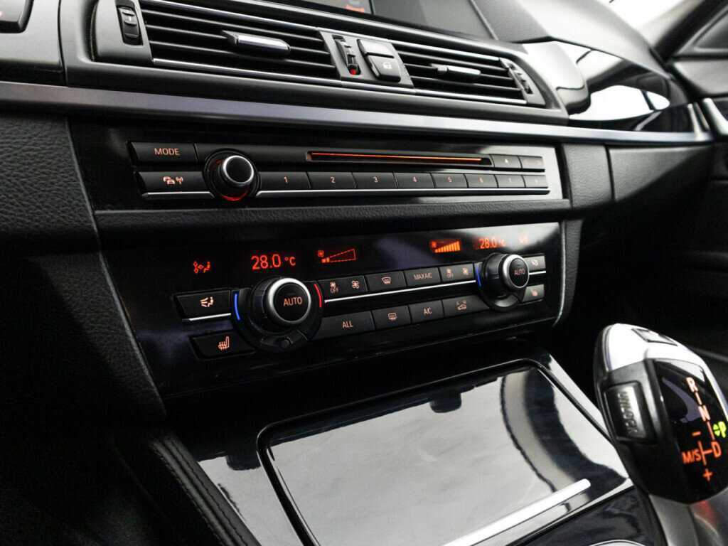 BMW 5 серии 525d xDrive, 2013 Фото №17