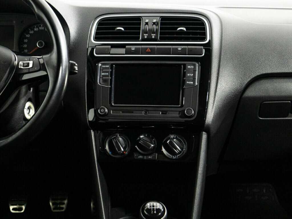 Volkswagen Polo, 2015 Фото №14