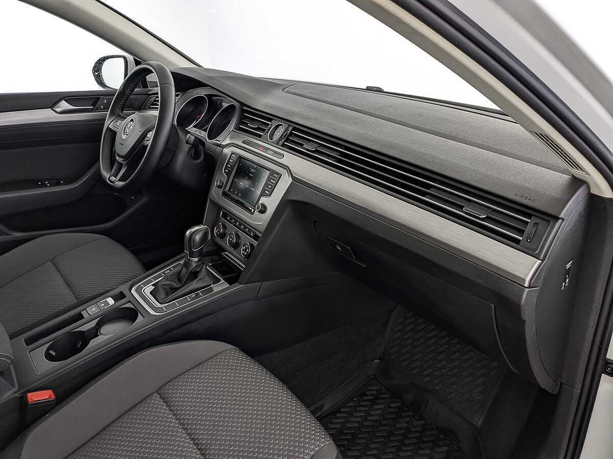 Volkswagen Passat, 2017 Фото №13