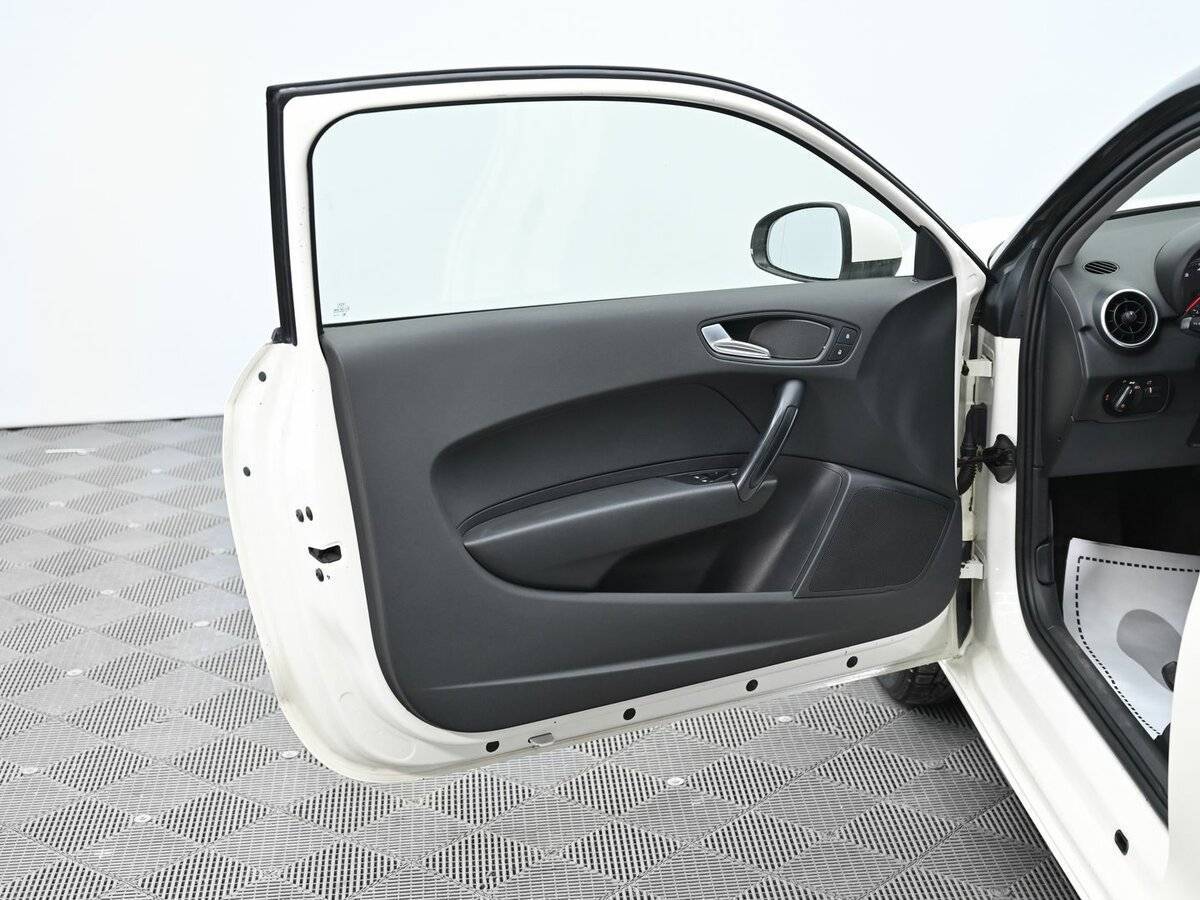 Audi A1, 2012 - 149 000 км. | Фото №7