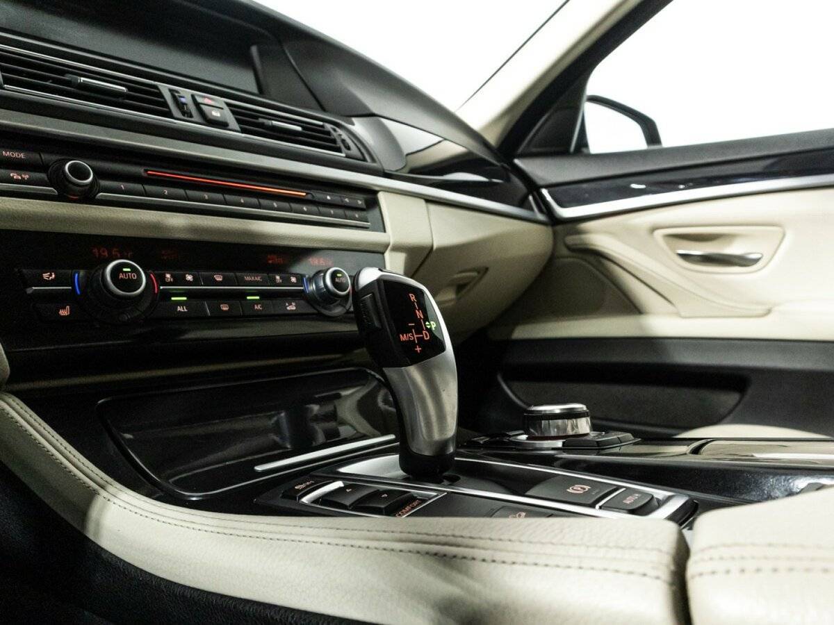 BMW 5 серии 528i xDrive, 2013 Фото №21