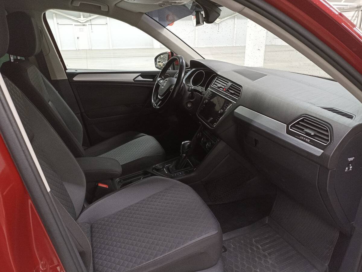 Volkswagen Tiguan, 2018 Фото №11