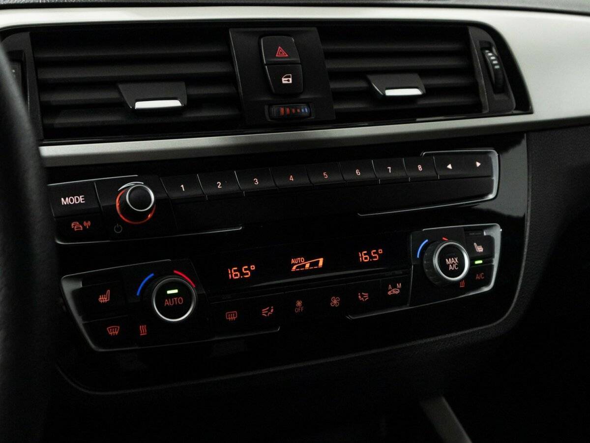 BMW 1 серии 118i, 2018 Фото №18