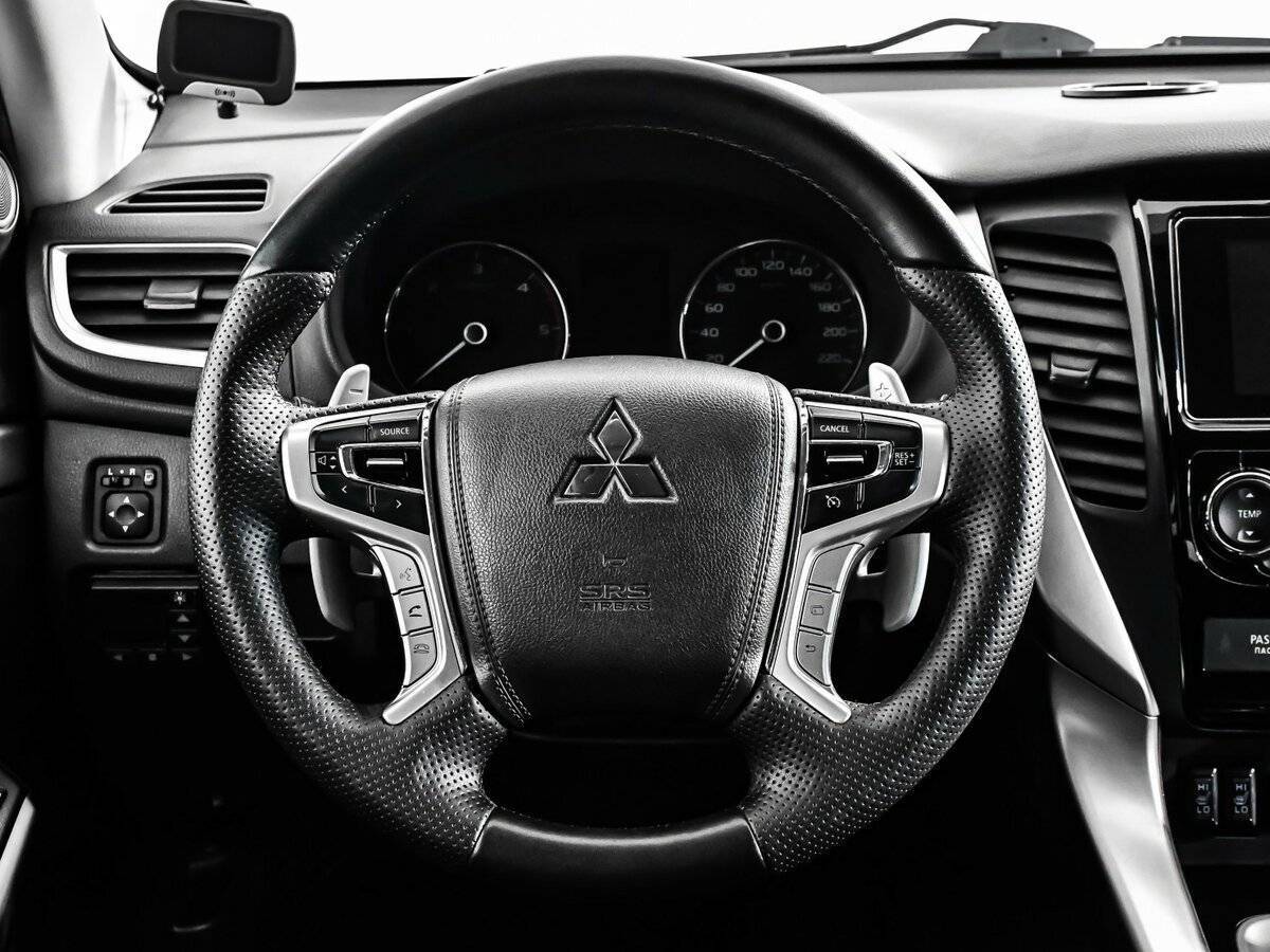 Mitsubishi Pajero Sport, 2017 Фото №12