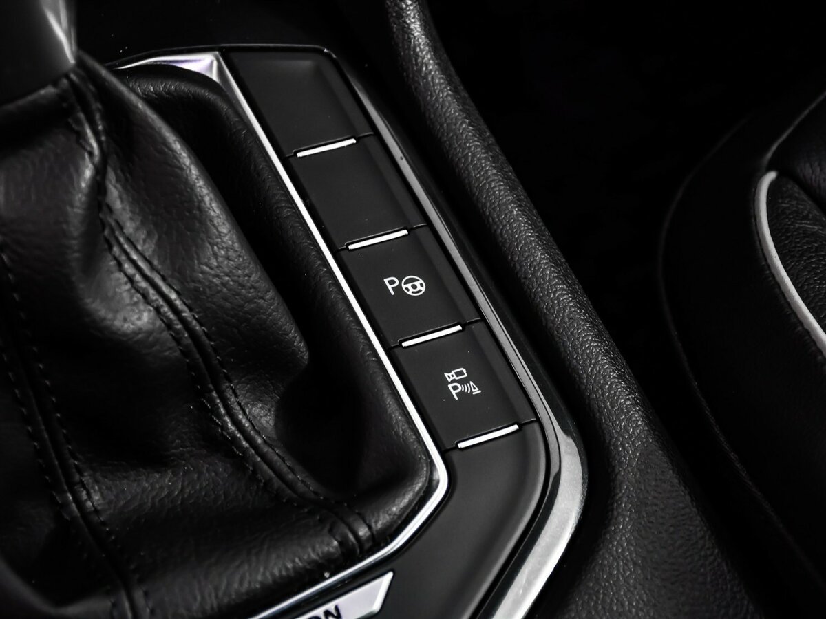 Volkswagen Tiguan II Рестайлинг, 2020 Фото №18