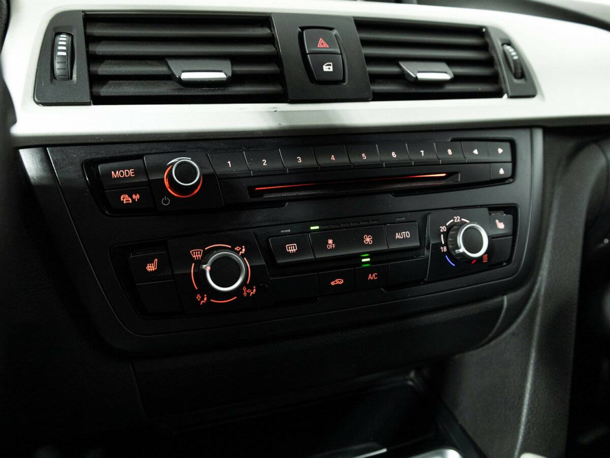 BMW 3 серии 320i VI (F3x), 2015 Фото №19